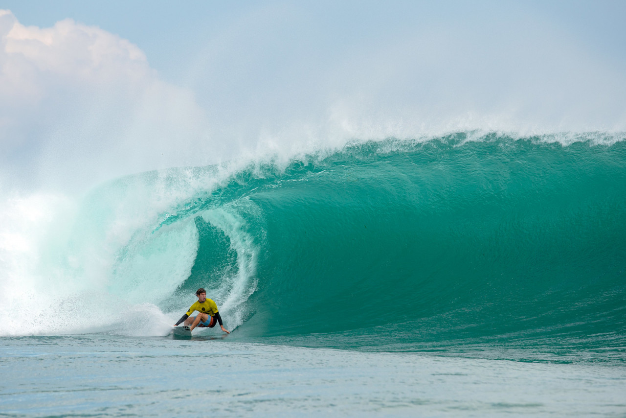 バリ島 パダンパダンの巨大なバレル勝負 Rip Curl Cup Padang Padang The Surf News サーフニュース